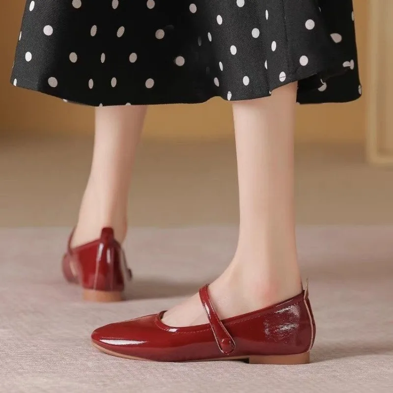 New Style Fashion Flats Shoes Women Casual Ballet Dance Shoes Sandals Autumn Designer Dress Shallow Walking Femme Zapatos Mujer