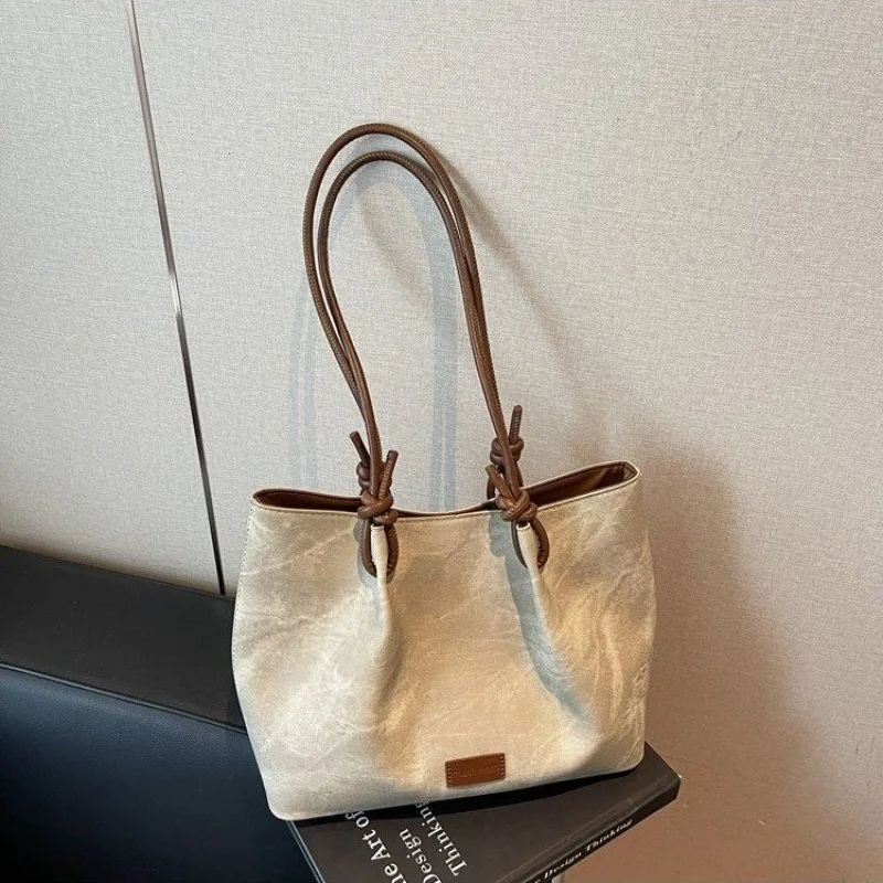 

Элегантная кожаная сумка-кроссбоди для женщин: классический дизайн, множество отделений, популярный бренд женских сумок