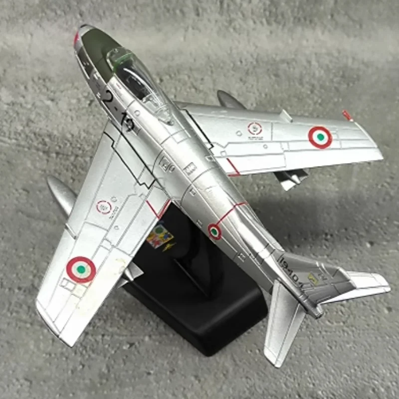다이캐스트 체중계 1/100 이탈리아 공군 원 F86 세이버 전투기 합금 항공기 컬렉션 모델 장식 디스플레이 선물