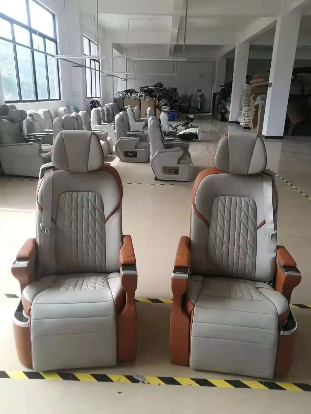 China Customized Luxury Production Line Aero Seat For Mercedes Benz Vito Caravan Car  for   Driver 