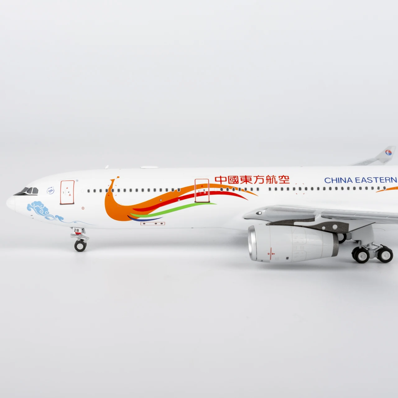 62072 سبيكة تحصيل طائرة هدية NG نموذج 1:400 الخطوط الجوية الصينية الشرقية "SkyTeam" ايرباص A330-300 دييكاست نموذج طائرة B-6128