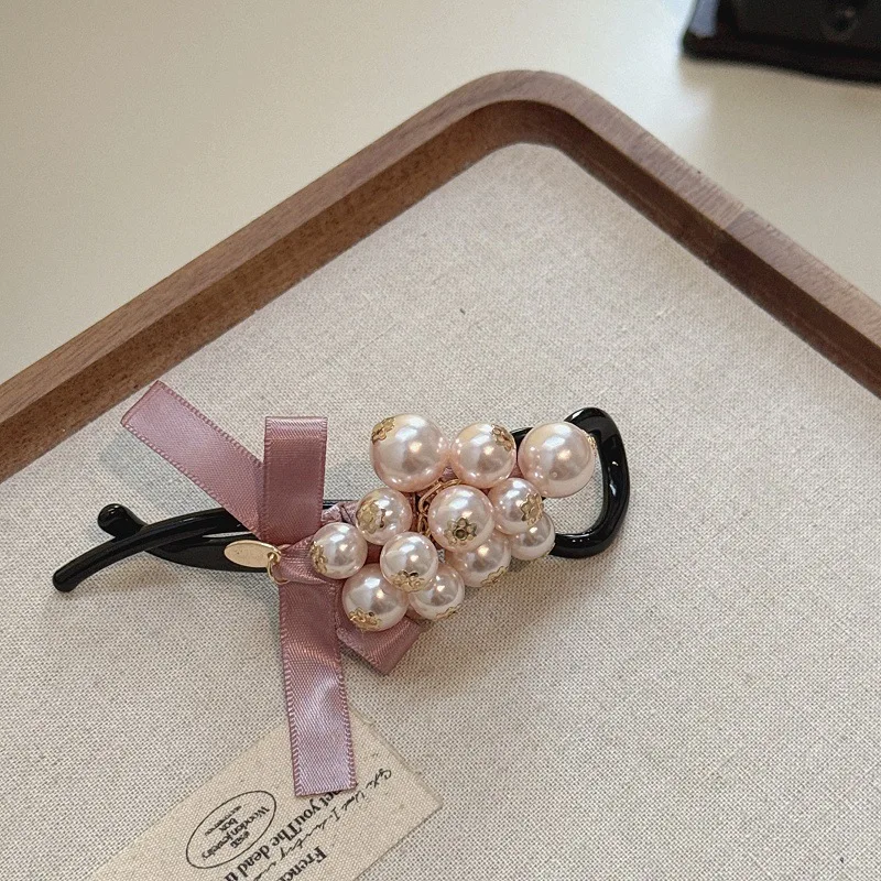 

Pink bead hair clip, sweet and elegant with a high-end feel