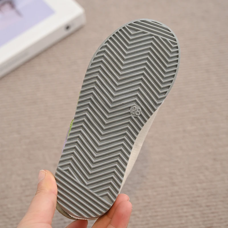 어린이 캔버스 신발 2025 봄 소년과 소녀를위한 새로운 스타일 부드러운 밑창 편안한 캐주얼 보드 신발 Forrest Gump 신발