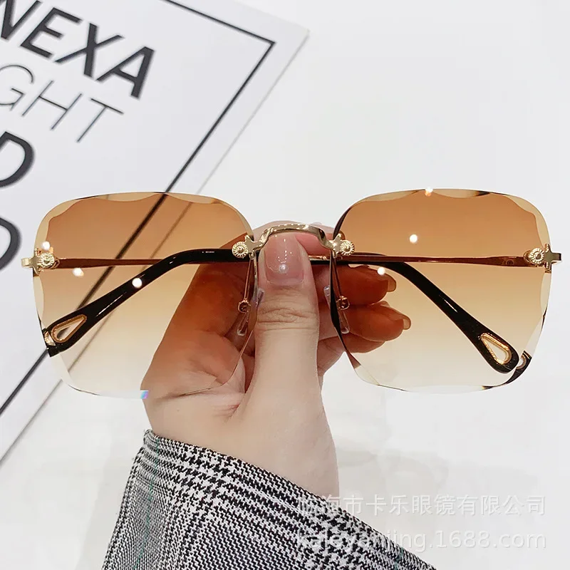 Kwadratowe okulary przeciwsłoneczne damskie modne okulary przeciwsłoneczne bez oprawek gradientowe okulary markowe designerskie damskie bezramowe