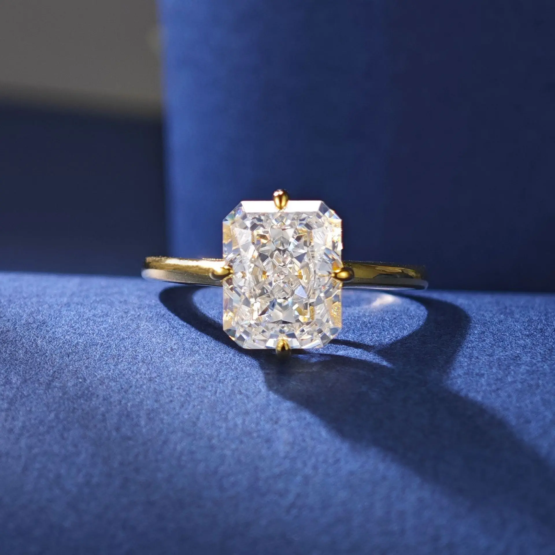 

Women's PT950 Platinum 4-Carat High-Carbon Diamond Four-Prong Ring | 3D vine-wrapped band, romantic for weddings