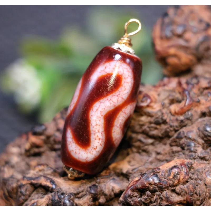 Energy Tibetan old agate red color patina 2 eye Dapeng bird dzi bead amulet llzb