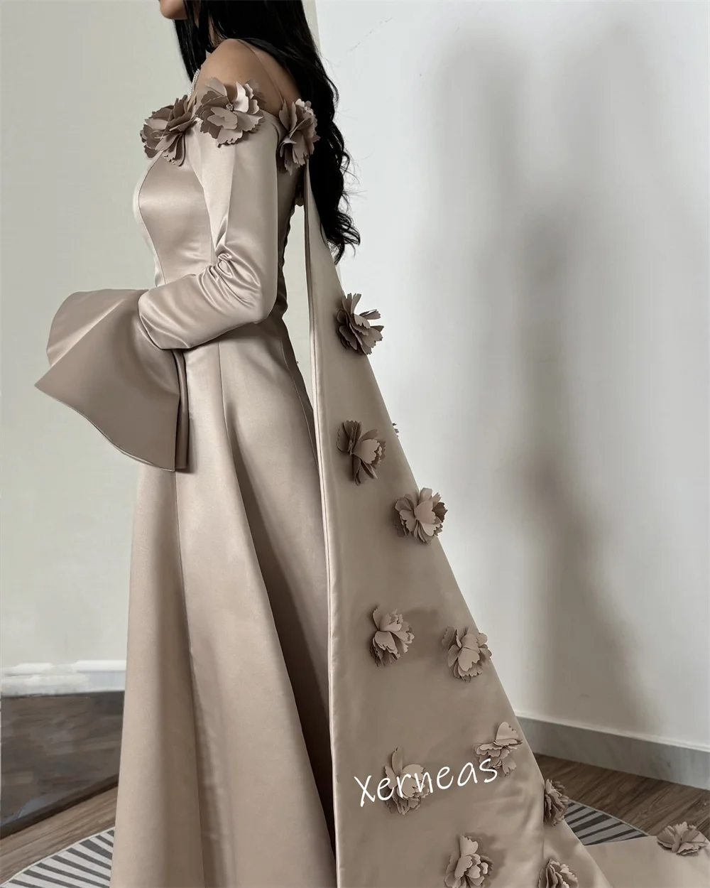 تخصيص Charmeuse زين مضيئة كم خارج على الكتف ألف خط فساتين متوسطة الطول مناسبة مخصصة ثوب مسائي رسمي رائع