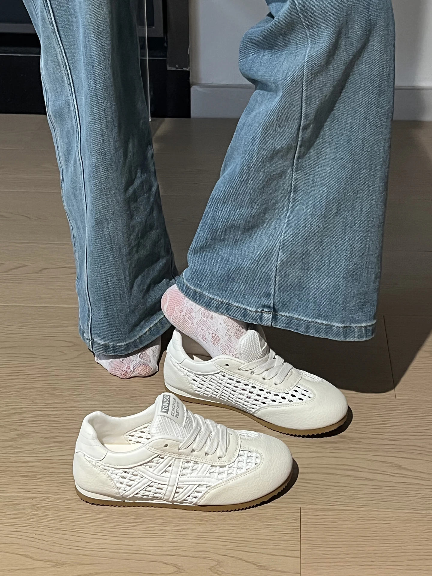 women's-thick-bottom-breathable-dequn-shoes-summer-mesh-net-casual-flat-bottom-shoes-korean-style-cross-buckle-design