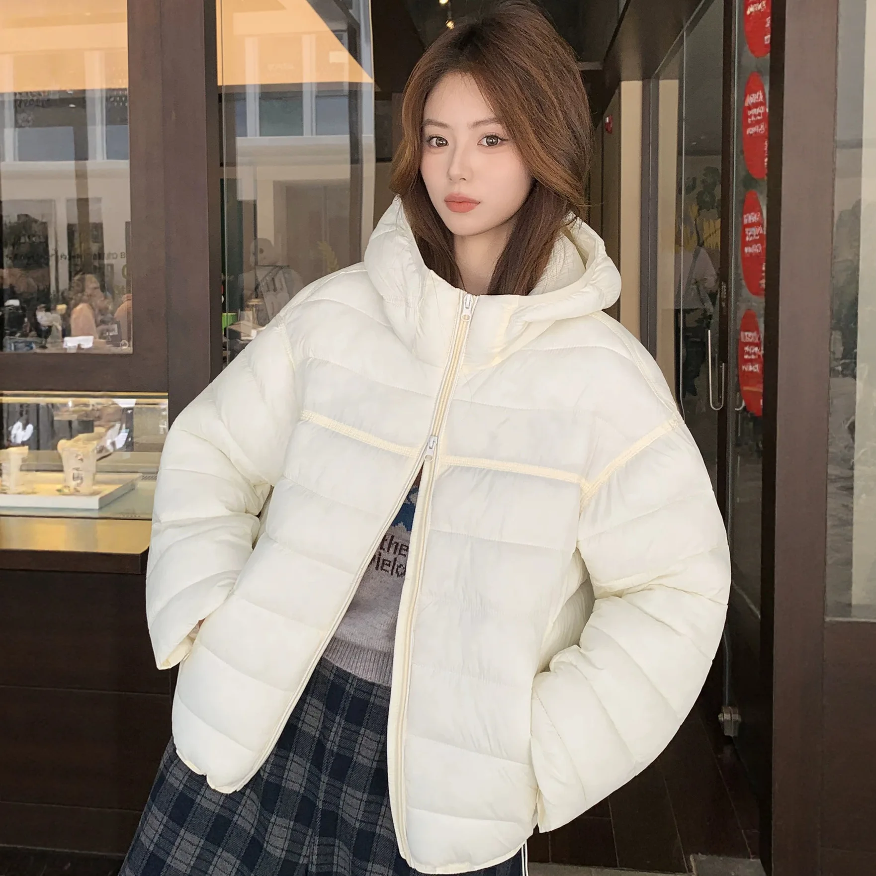 2026 New Fashion Short Casual Down Cotton Jacket Women Parkas Light Puffs Hooded Winter Cotton Clothing Female Coat Outerwear