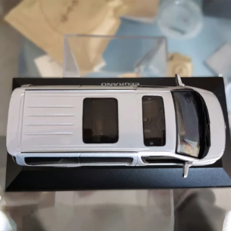 Diecast 1:43 skala Nissan ELGRAND MPV pojazd użytkowy symulacja aluminiowy model samochodu wyświetlacz kolekcjonerski prezent pamiątkowa dekoracja