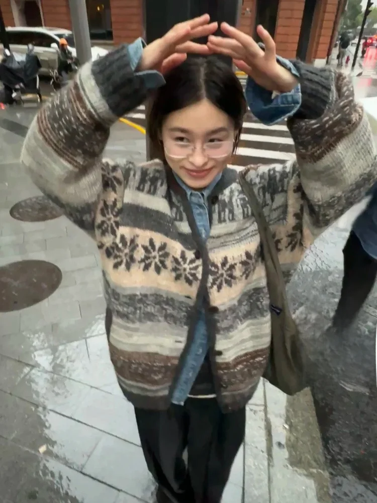 

Retro Floral Knitted Open Cardigan Women's Loose Color Blo Design Forest System Sweater Long Sve round Ne Button Closure