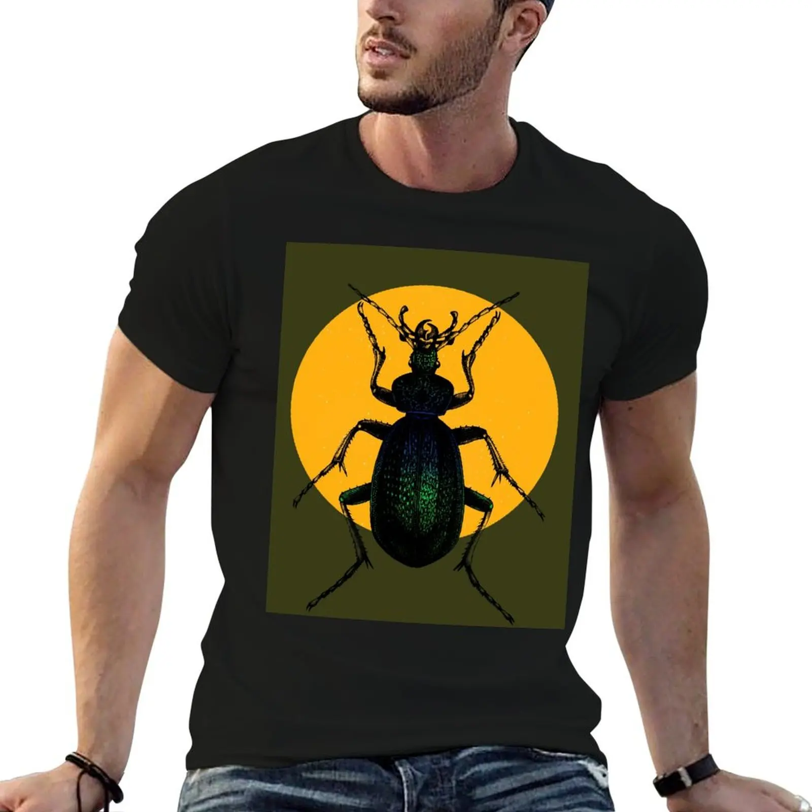 Camiseta con diseño de escarabajo sobre círculo amarillo y fondo verde oliva, camiseta de manga corta para ejercicio en el gimnasio