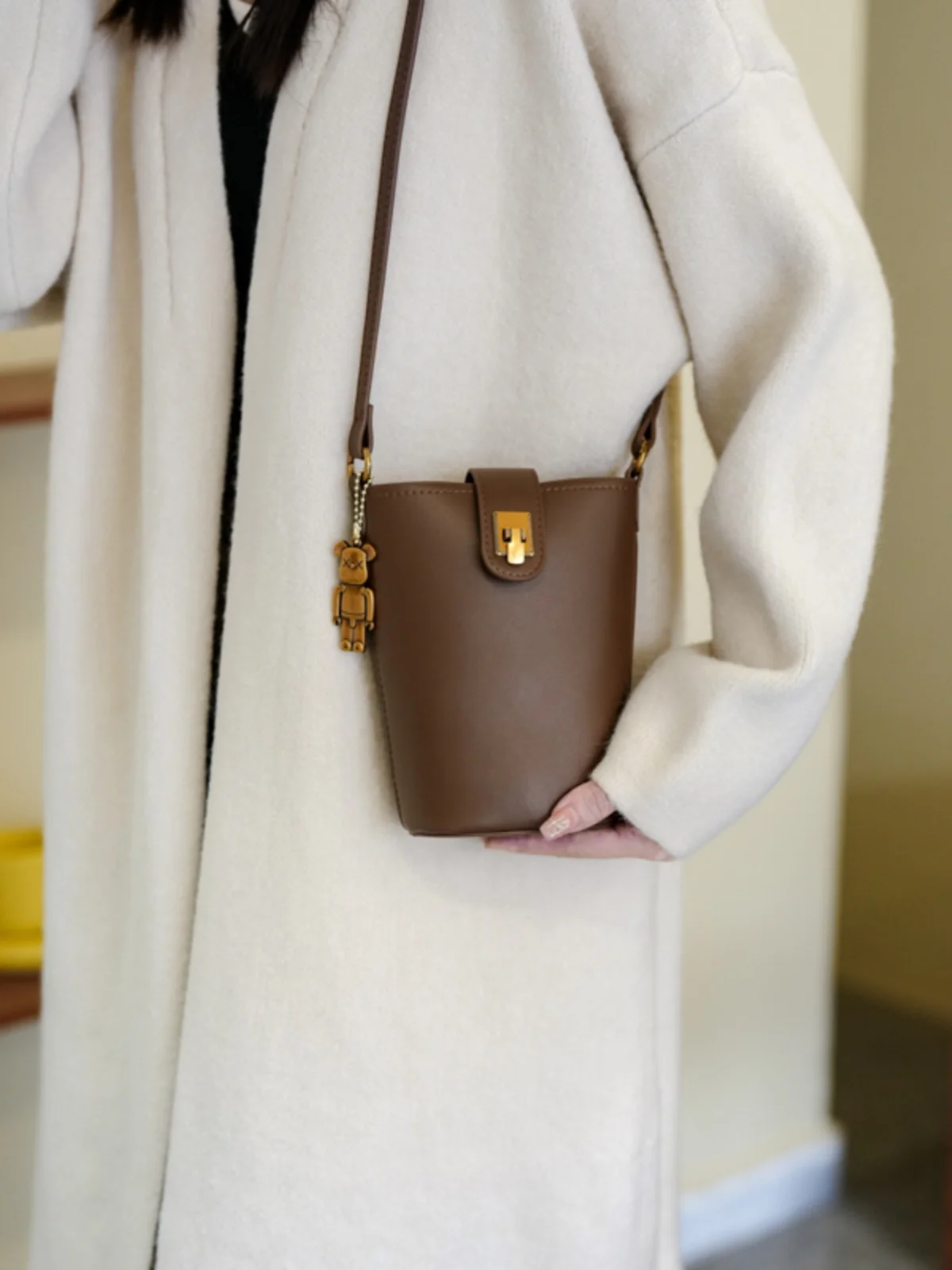 

Buet ape Mobile Phone Paaging Lightweight Crossbody Bag Women's Purse Soft Surface Zipper Closure Color