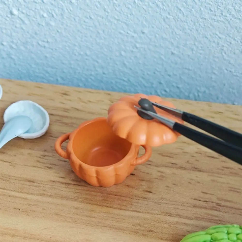 1/6 1/12 Lalka Mini Dyniowy Garnek do Zupy Wielokolorowy Mikro Krajobraz Ozdoba Miniaturowy Domek dla Lalek Kuchnia Stop