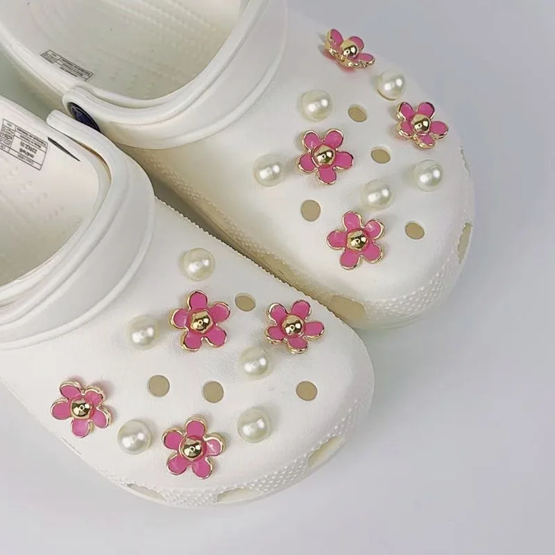 

18PCS Summer Fashion Shoe Charms Set Accessories for Clogs Shoe Buckle Black White Pink Flower Pearl DIY 3D Shoes Decorations