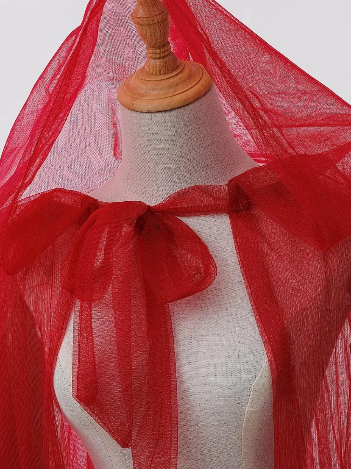 أزياء الهالوين التأثيرية ذات القلنسوة الطويلة كيب مي متعددة الألوان عاصف متوسطة الطول للسيدات مجموعة صيفية من مادة النايلون