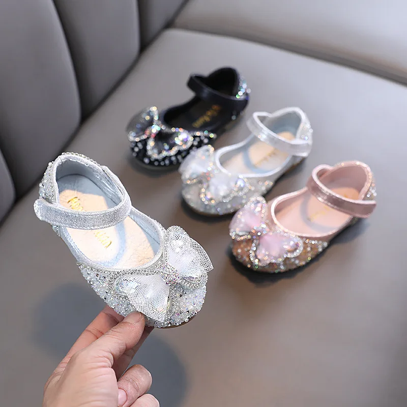 Sepatu kulit payet untuk bayi kecil sepatu Princess berlian imitasi untuk anak perempuan sepatu datar pernikahan antiselip simpul pita musim semi untuk anak-anak