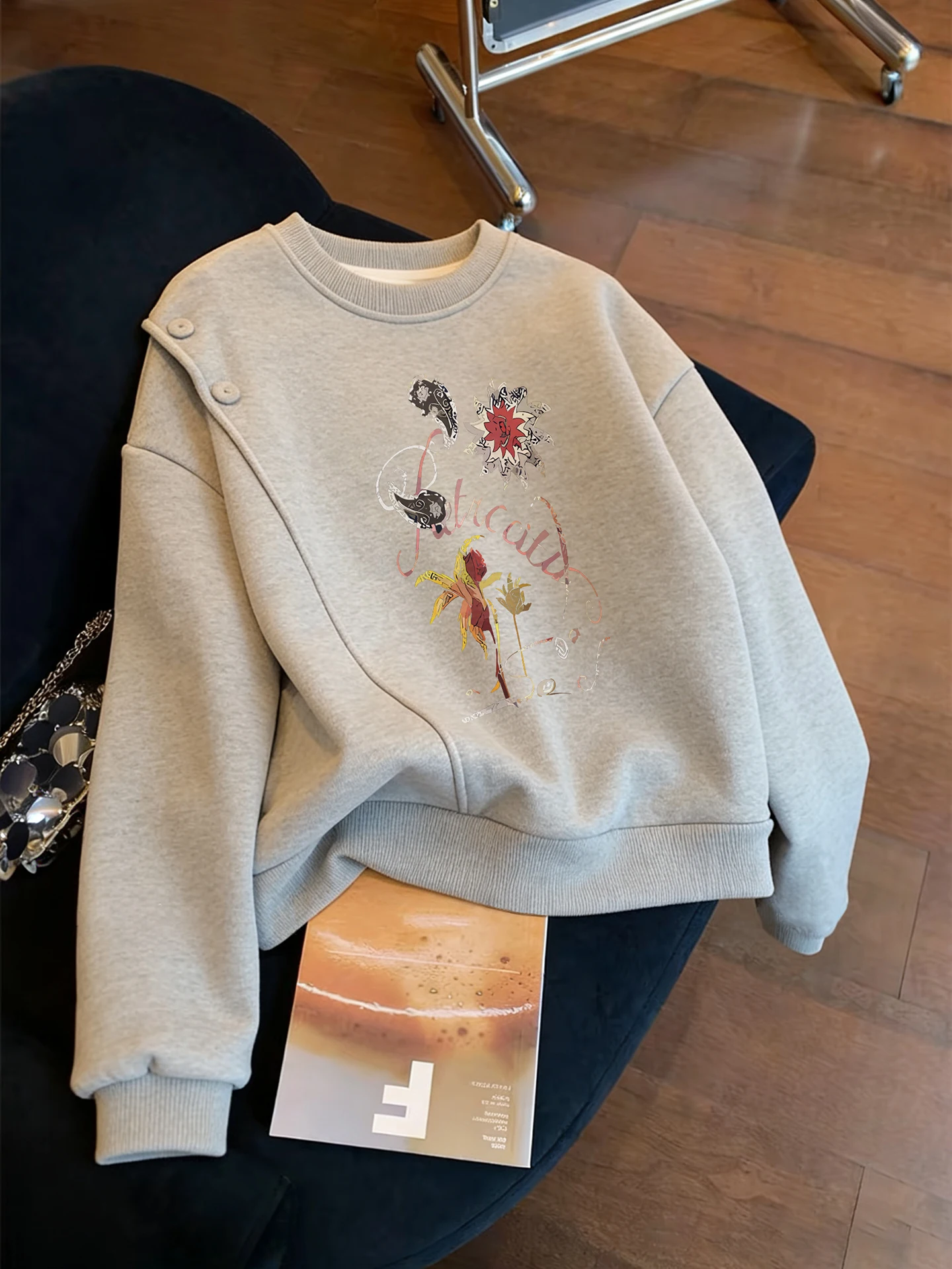 

Loose Fit Long Sleeve Hoodie Women's Retro Cartoon Print Comfortable Oversize Crew Neck Pullover Spring Autumn Hong Kong Style