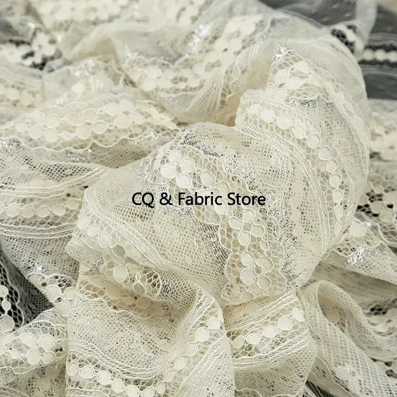 

Бежевая кружевная сетчатая ткань Высококачественная полая кружевная верхняя одежда для ресниц Дизайнерская ткань