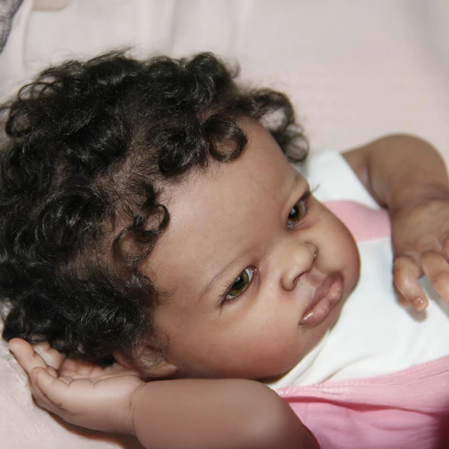 Dunkle Haut Lanny 19 Zoll weicher Baumwollkörper lebensechte kuschelige wiedergeborene Babypuppe mehrere Schichten Malerei Haut mit Handwurzelhaar