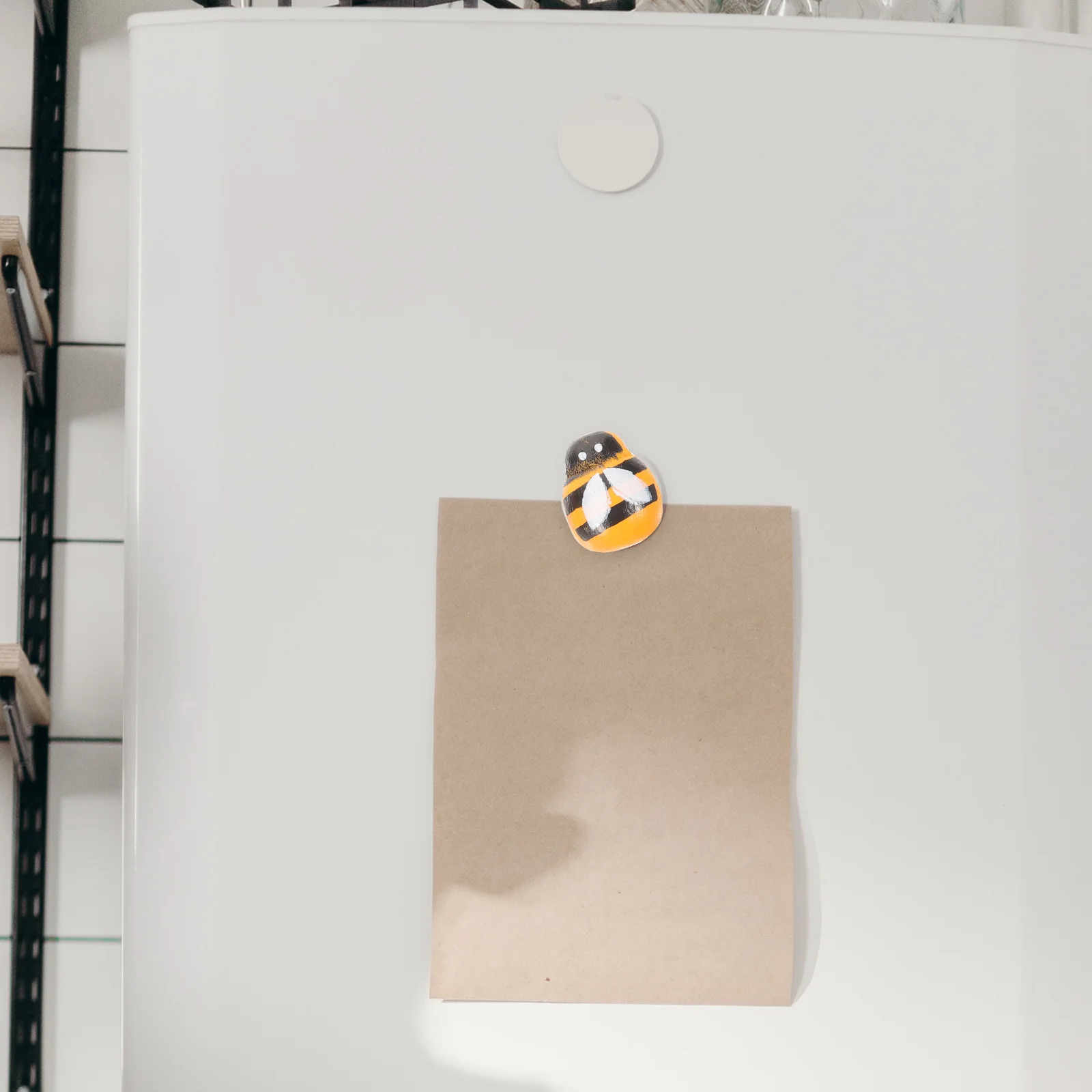 200 Uds. Pegatinas para nevera con forma de abeja, Mini animales de dibujos animados, bricolaje, decoración del hogar para niños, adhesivo magnético amarillo sin arañazos