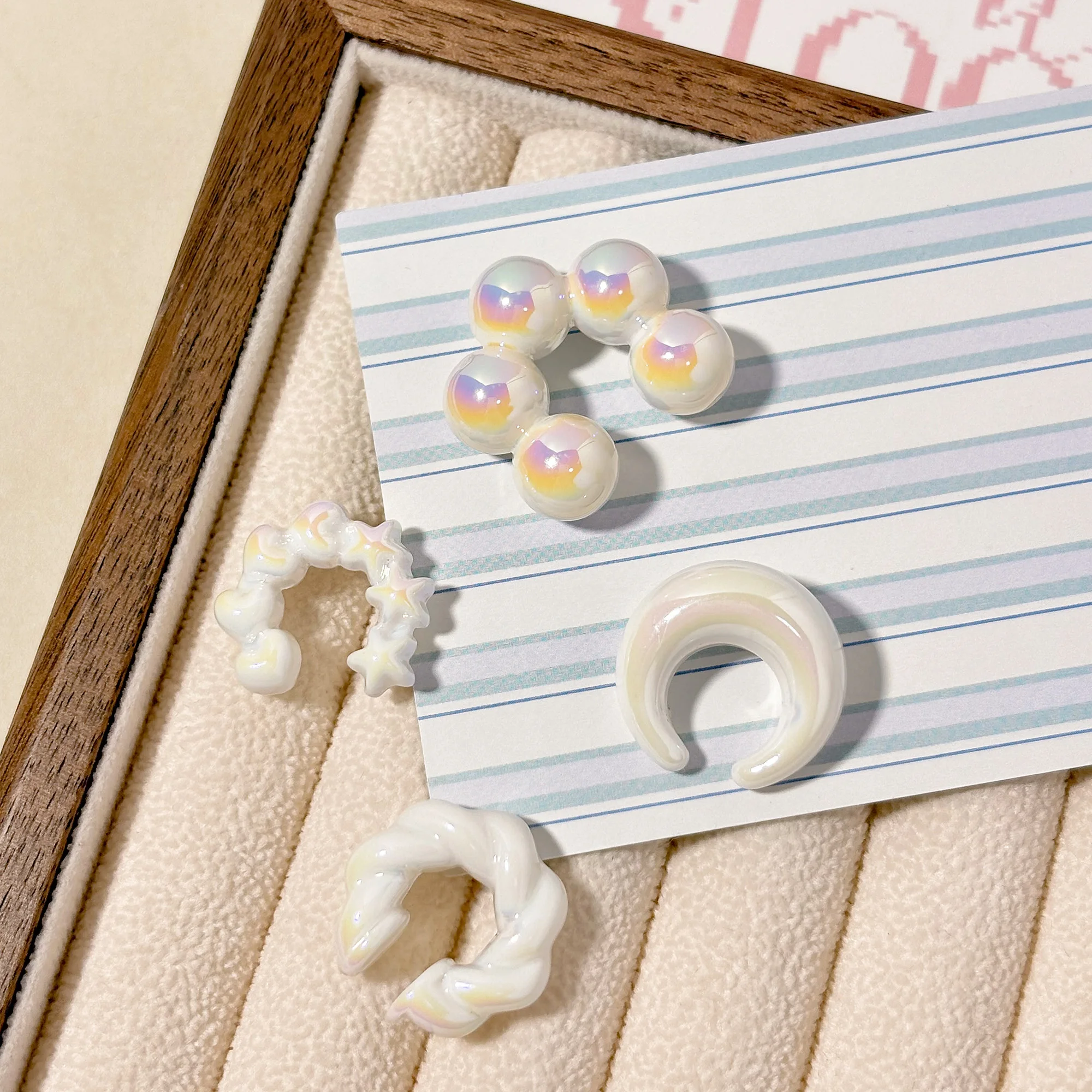 Juego de 4 pendientes de corazón de estrella retorcido Floral único con Clip brillante a la moda de Europa y EE. UU.