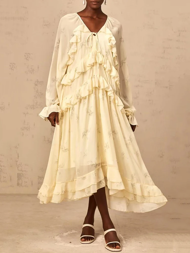 

Spring 2025 women's vintage printed tie V-neck multi-layered ruffled loose dress, fashionable vacation irregular puffy dress