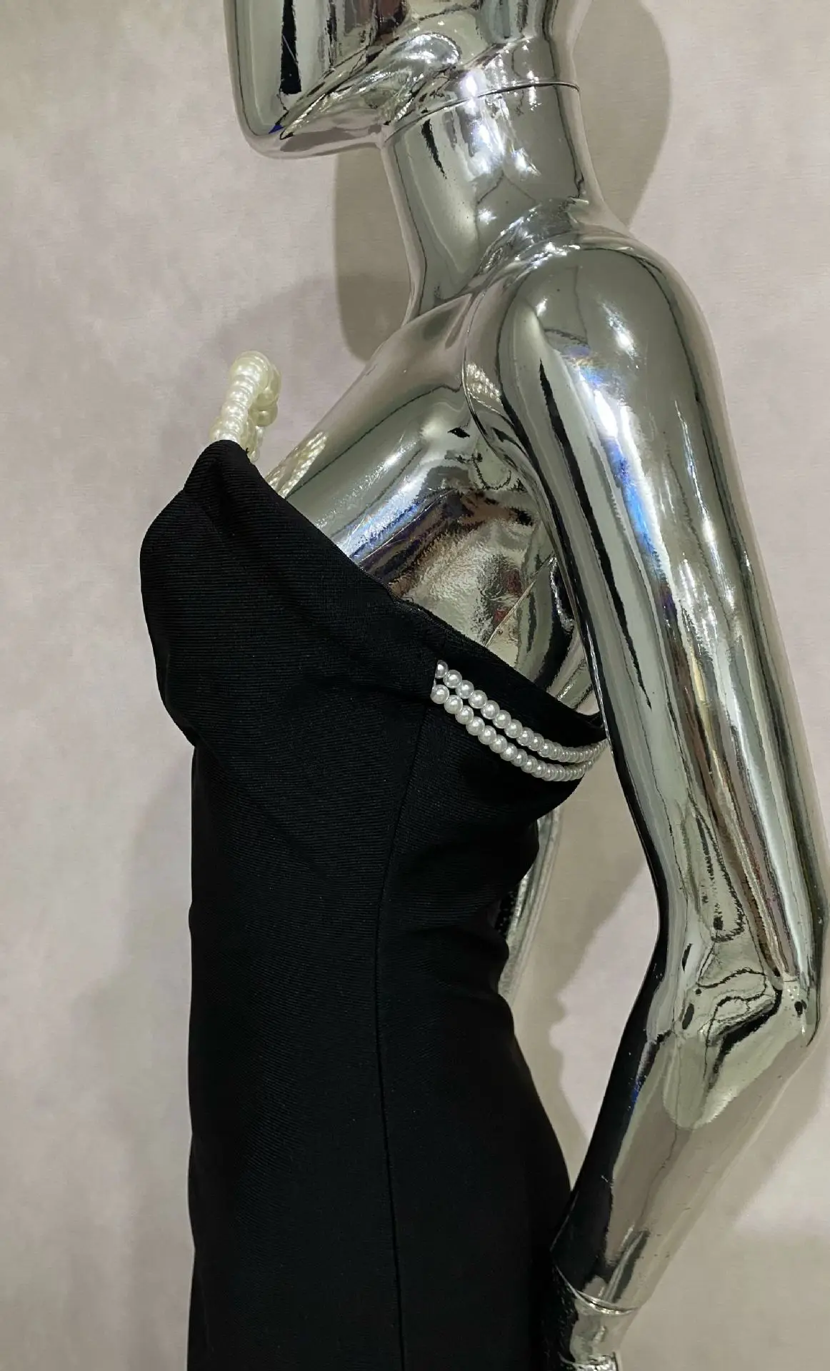 Vestido de noche de fiesta elegante de moda sin tirantes con vendaje de perlas de corte bajo ahuecado sexy