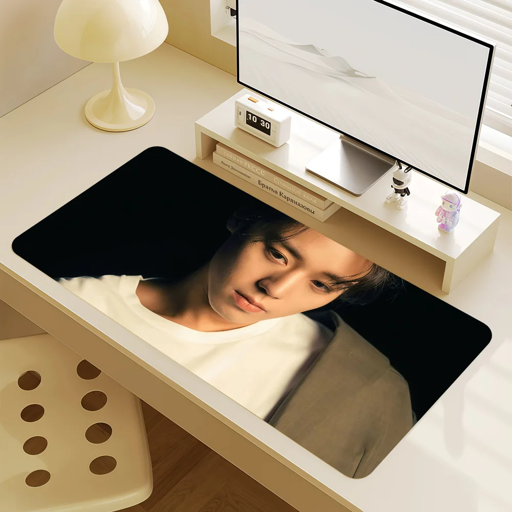 Ji-hoon Singer Mouse Pad MousePad Non-slip Actor P-Park Lockedge Office Student Gaming Thickened Large Writing Pad Cushion