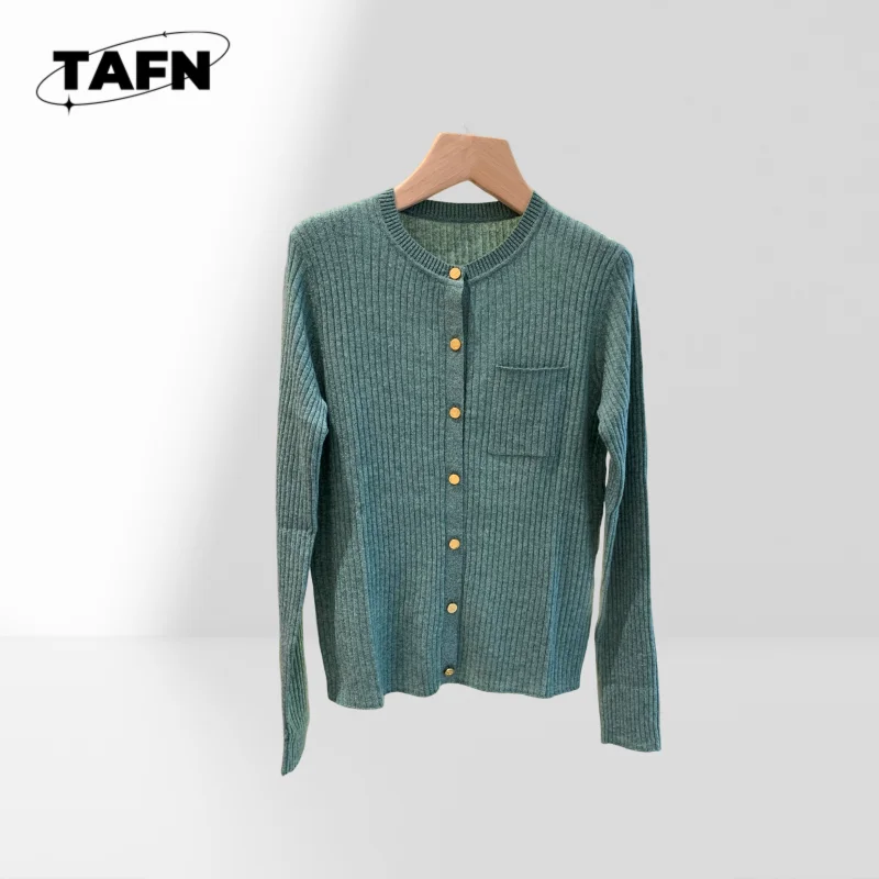 

Женский кашемировый кардиган в стиле ретро — роскошное тепло для повседневных настроек в 2025 году. Теплая и стильная повседневная одежда AJ1311