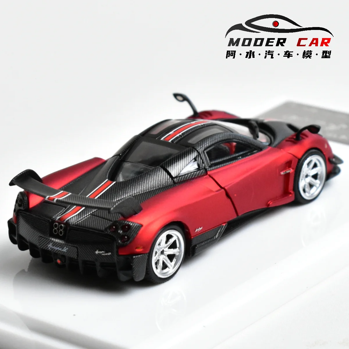 

Коллекционная литая модель автомобиля Huayra с дисплеем Demon King 1:64 Pagani
