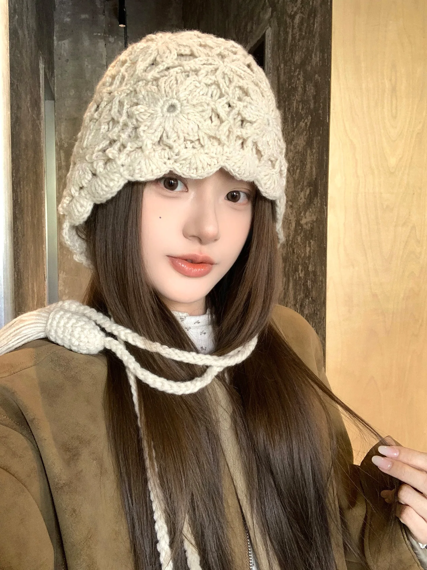 Handmade Crocheted Rose Tassel Wool Hat Women's Travel Photography Small Face Effect Belted Wrap Head Cap Casual Style