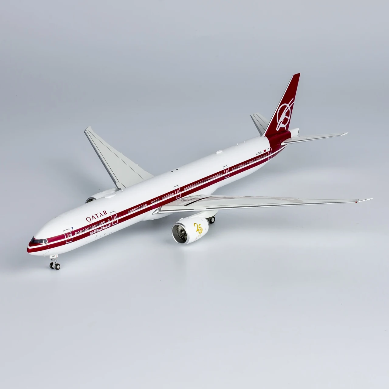 QTR022 Alloy Collectible Plane Gift NG Model 1:400 Qatar Airways Boeing B777-300ER Diecast Aircraft Jet Model A7-BAC