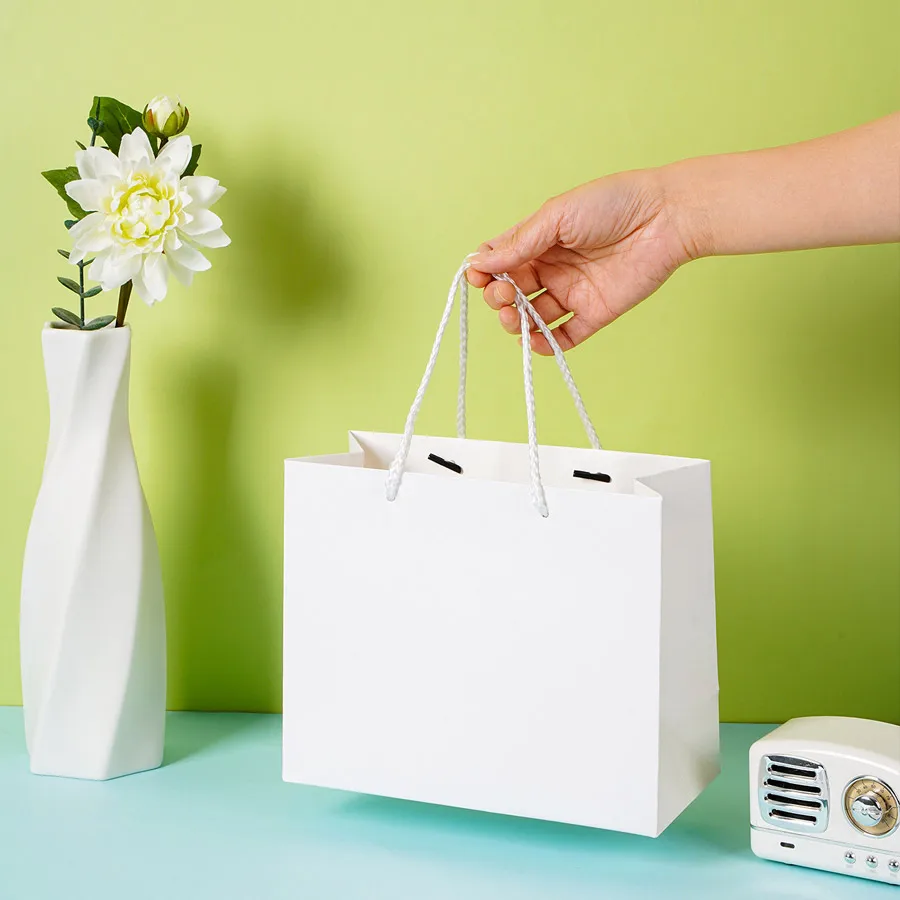 10er-Pack Kraftpapiertüten 22x18x10cm mit Stabilen Griffen, Große Geschenk- und Einkaufstüten für Umweltfreundliche Partys – Detail 8