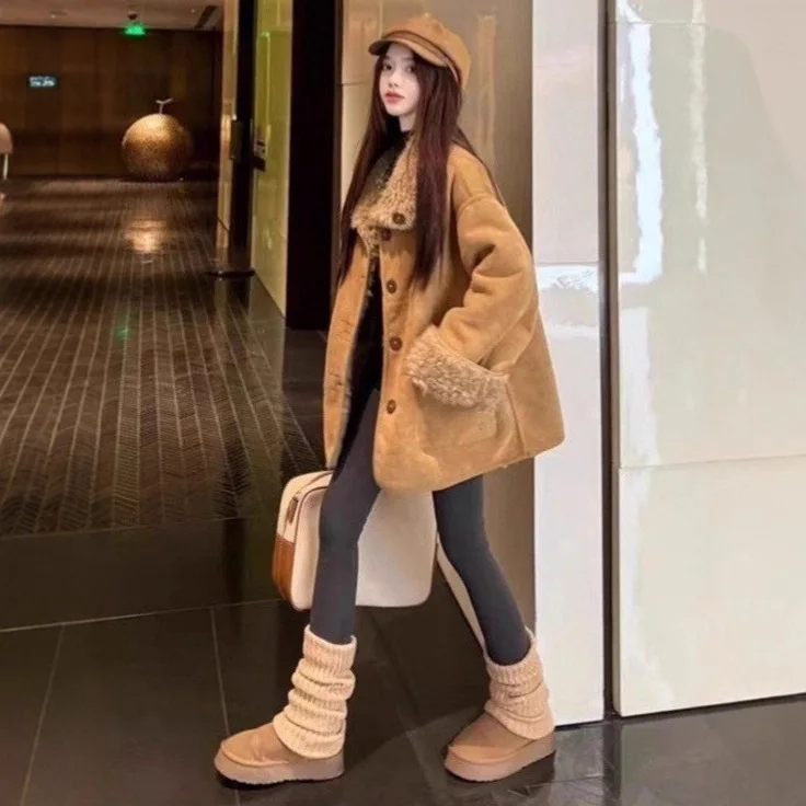 Retro Temperament Fur One-piece Coat for Women in Winter, Unique and Fashionable New High-end Velvet Warm Double-sided Coat