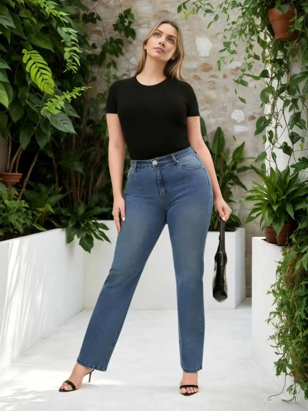 

Модные, индивидуальные и модные синие потертые джинсы большого размера.