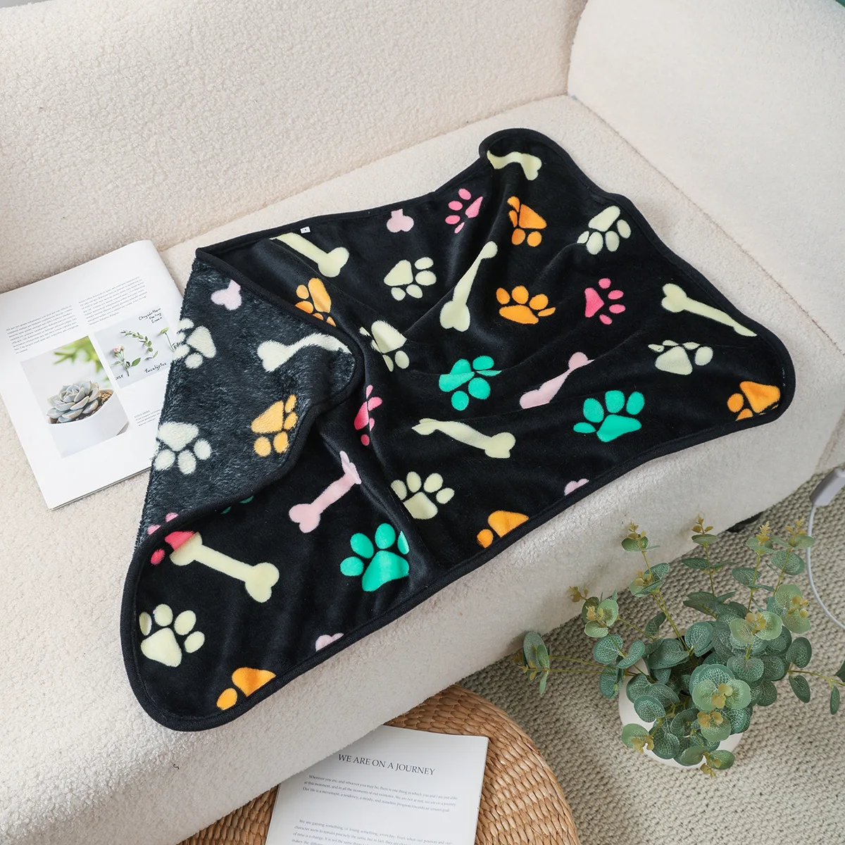 Morbida e soffice coperta per animali domestici di alta qualità Modello simpatico cartone animato Tappetino per animali Coperta calda e confortevole per cani gatti