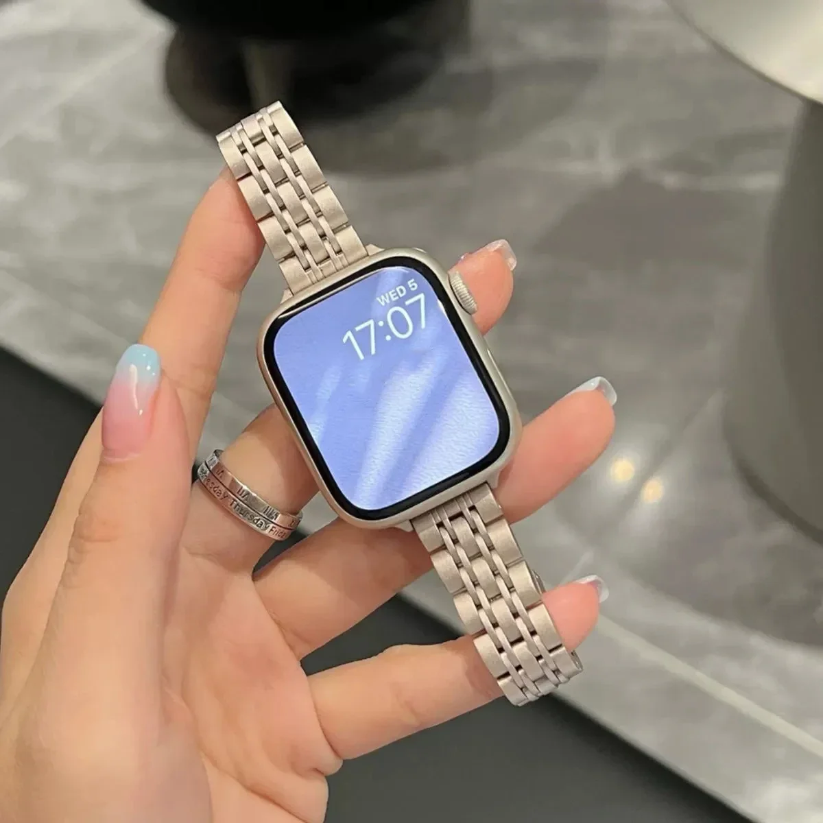 Cinturino in acciaio inossidabile Nuovo per cinturino Apple Watch S11 10 SE 41mm 42mm 45mm 46mm Ultra 2 3 Bracciale in metallo per iWatch Series 9 8 7 6