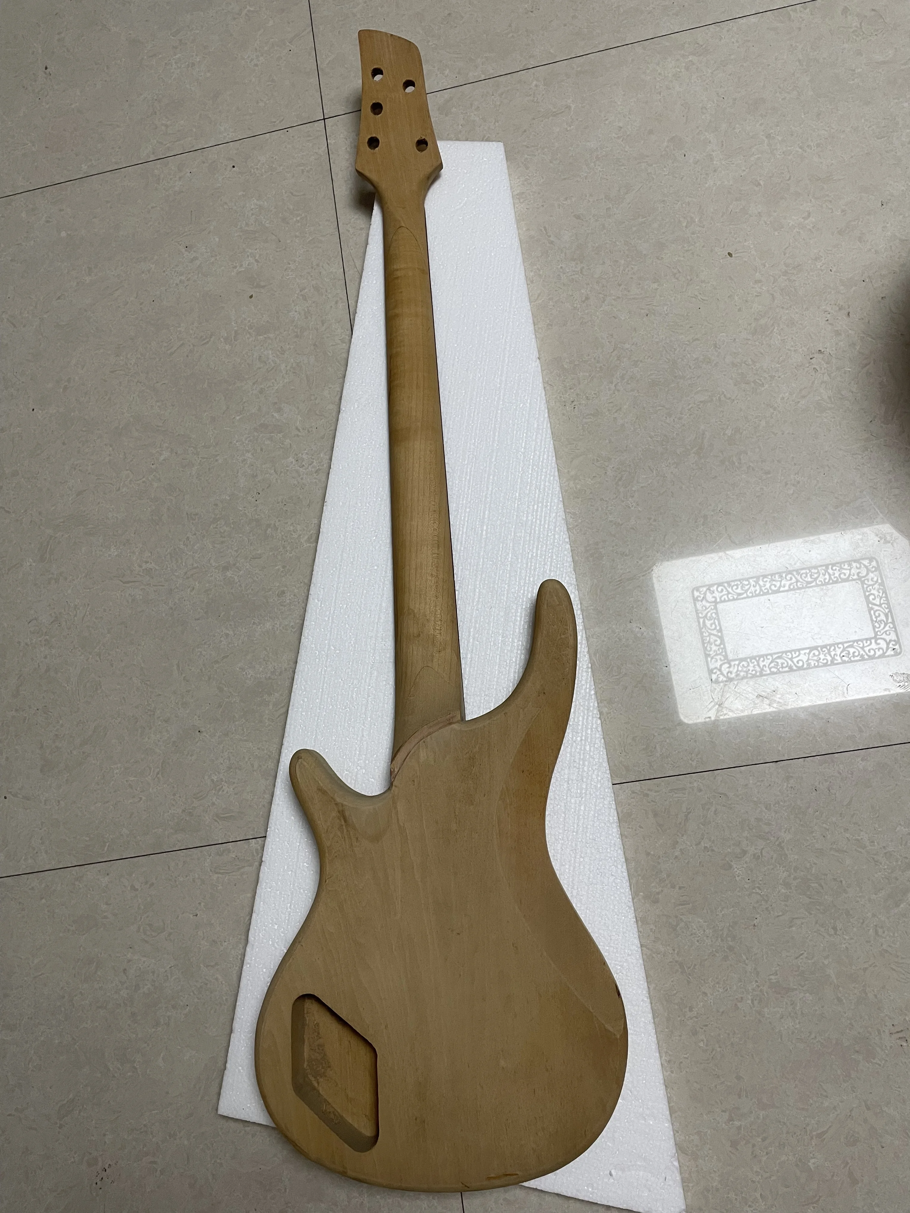 High Quality 5 Strings Right Hand with frets Unfinished Electric Bass Guitar 43inch Top Solid Wood Body Uncolored Bassguitar