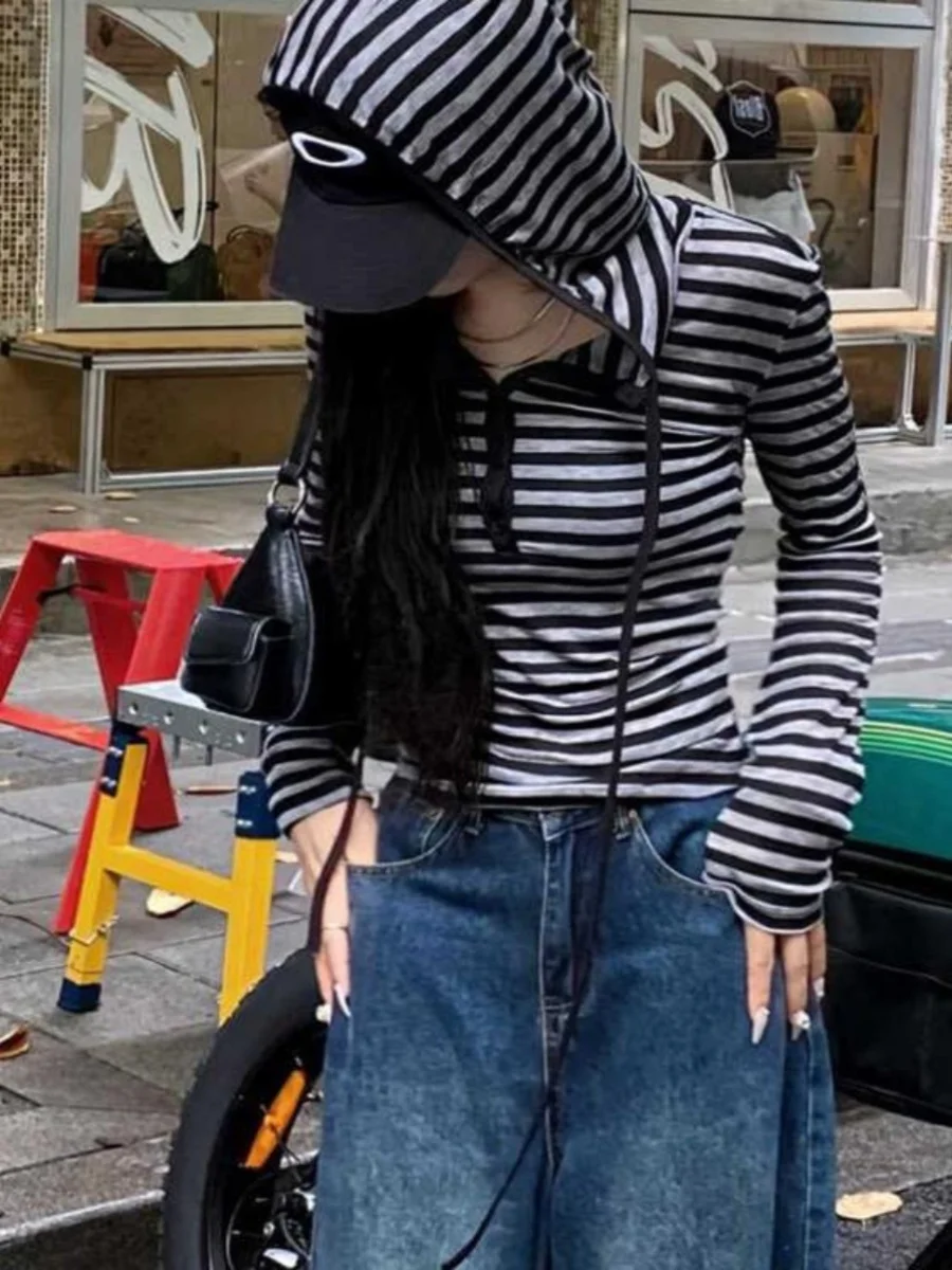 

Women's Slim Fit Long Sve T-irt with Hat Early Autumn 2025 New Design Striped Knitted Top Korean Sle Commute Faion