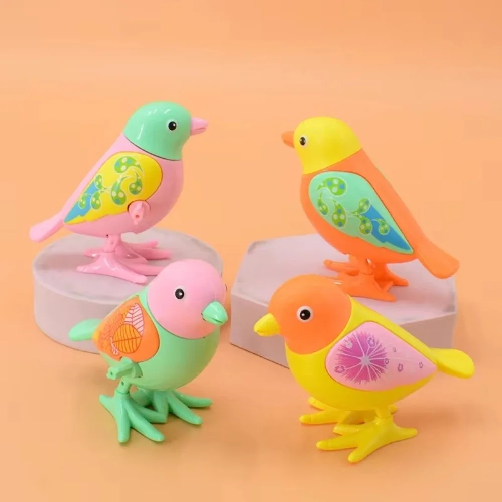 1 st Grappige Kleur Willekeurige Uurwerk Vogel Speelgoed Kronkelende Mechanisme Plastic Lente Aangedreven Ekster Speelgoed Cartoon Springen Vogel Speelgoed
