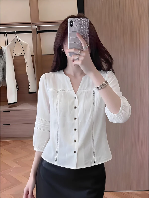 

White Commute Shirt Women's Sleeveless V-neck Loose Fit French Style Top Trendy Summer 2026 New Arrival Fashionable Slimming