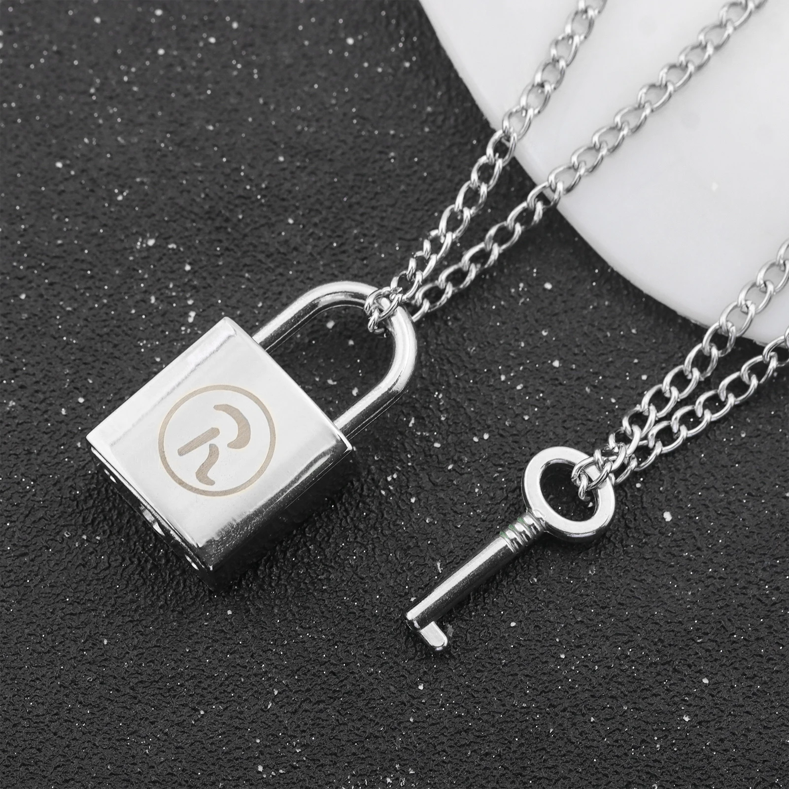 Anime NANA Couple Necklace Oos - огляд і ціна Chain Lock Combination
