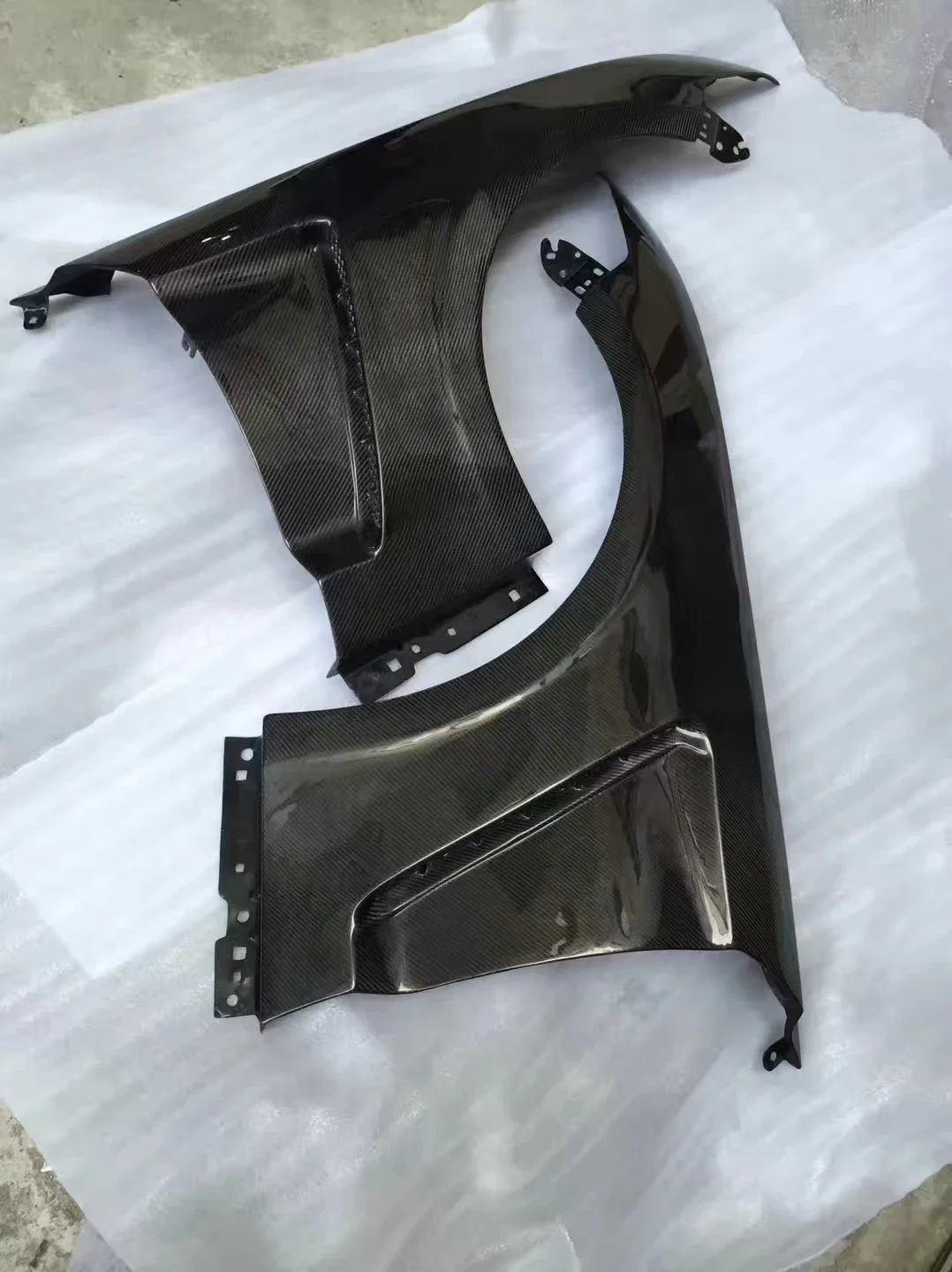 工場価格 本物のカーボンファイバー製 マスタング GT350 2018-2022用 フロントフェンダー
