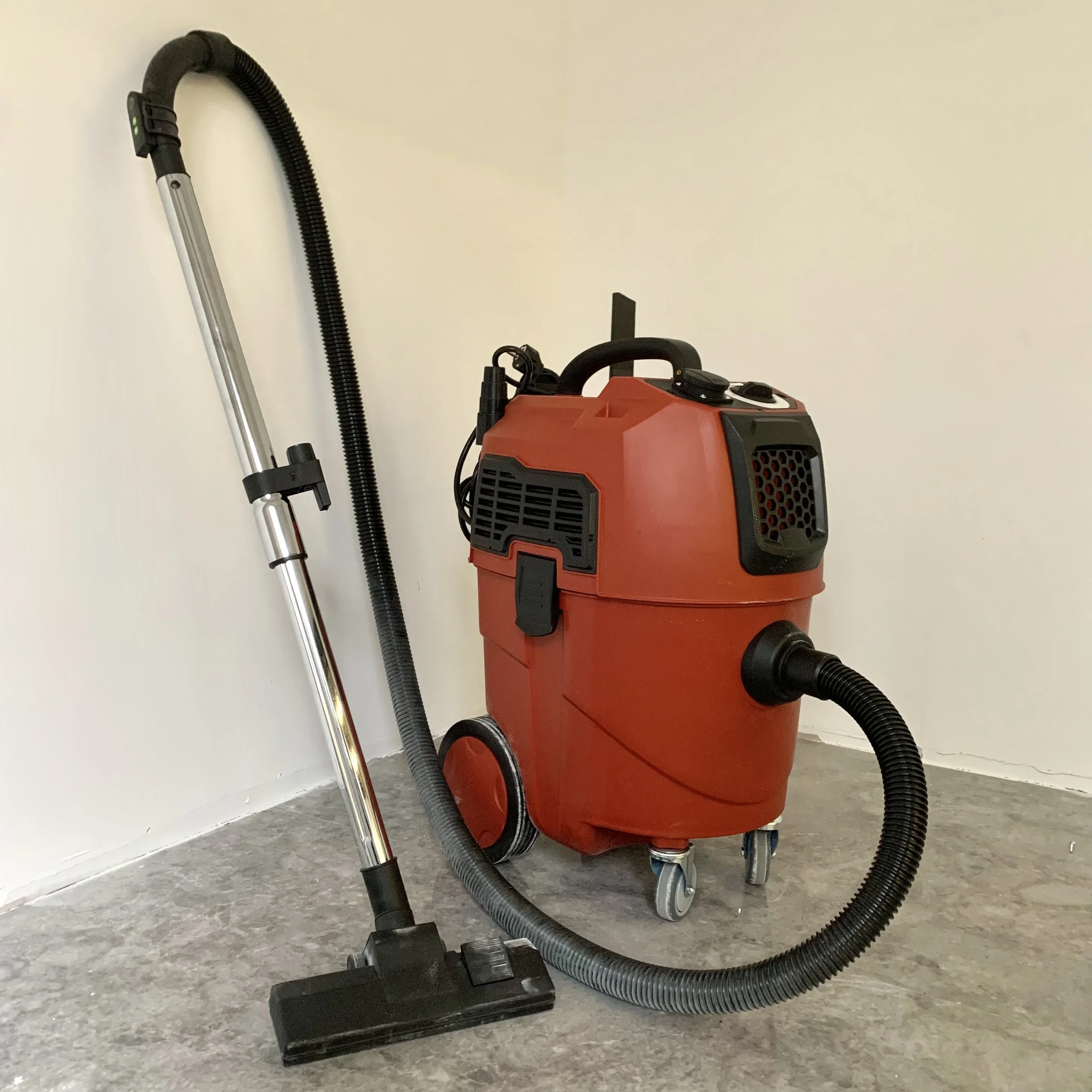 Full Set of Multi-functional Accessories Wet Dry Vacuum Cleaner Industrial Bagged Type Easy to Install  for Use in Garages