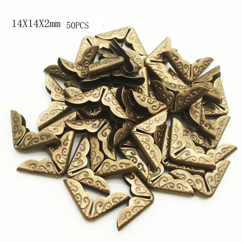 50 sztuk/partia 14X14X3mm brązowe metalowe narożniki książek do albumów fotograficznych menu foldery DIY dekoracje do scrapbookingu narożniki QTG290-50