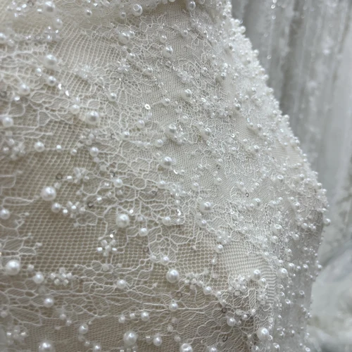 Imagen 2 del producto Tela única bordada de encaje francés con perlas de varios tamaños, adecuada para vestidos de noche de boda de alta gama