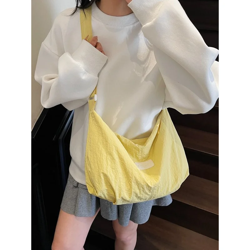 

2025New Korean-style casual plaid shoulder bag, versatile and simple, suitable for commuting, large-capacity crossbody bag