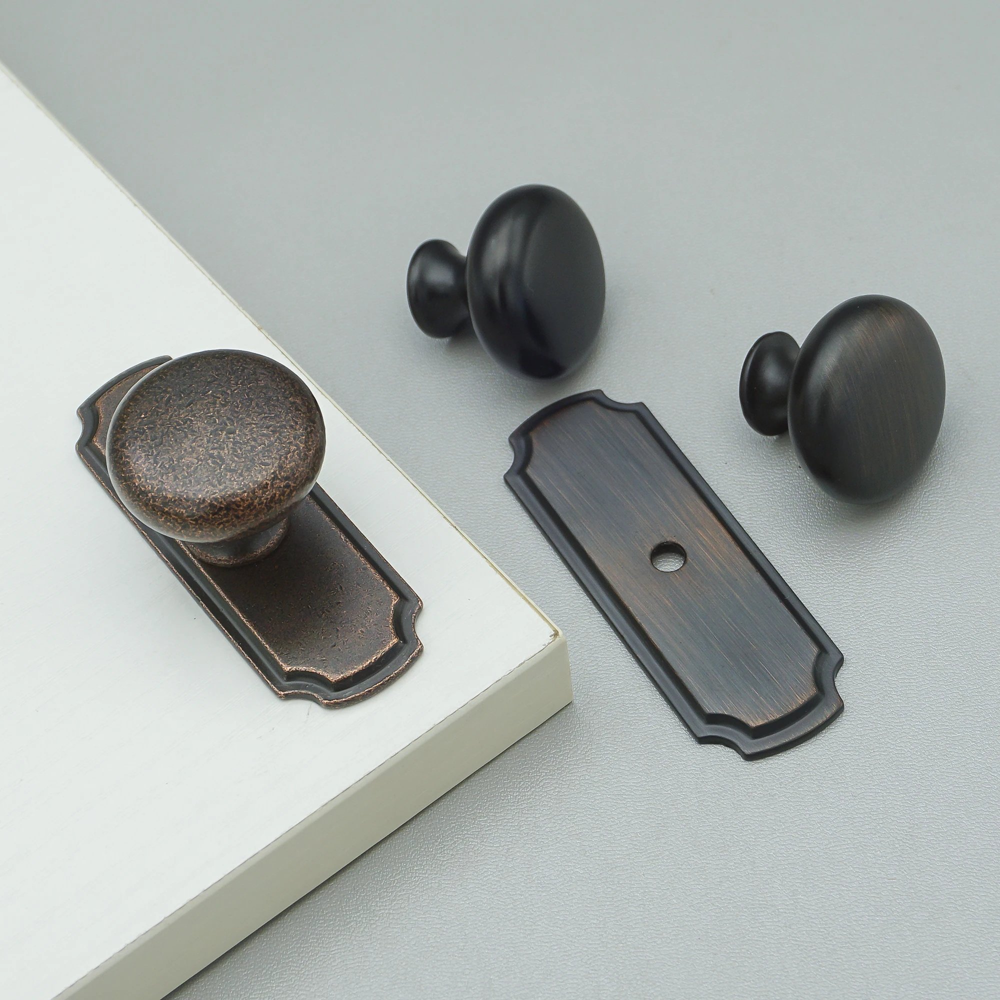 マットブラックの引き出しノブ、バックプレート付き、モダンなキ - Furniture Hardware With Backplate のレビューと価格