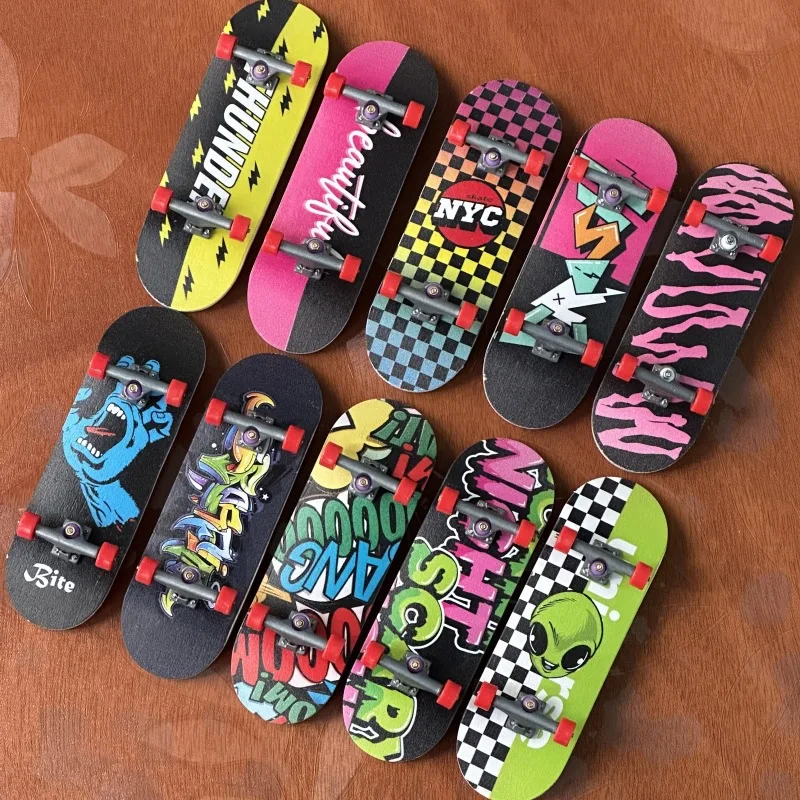 1pcs 32mm Mini Wooden Fingerboard Set Complete Finger SkateBoard With Alloy Truck Bearing Wheels Kids Creative Toys Gifts